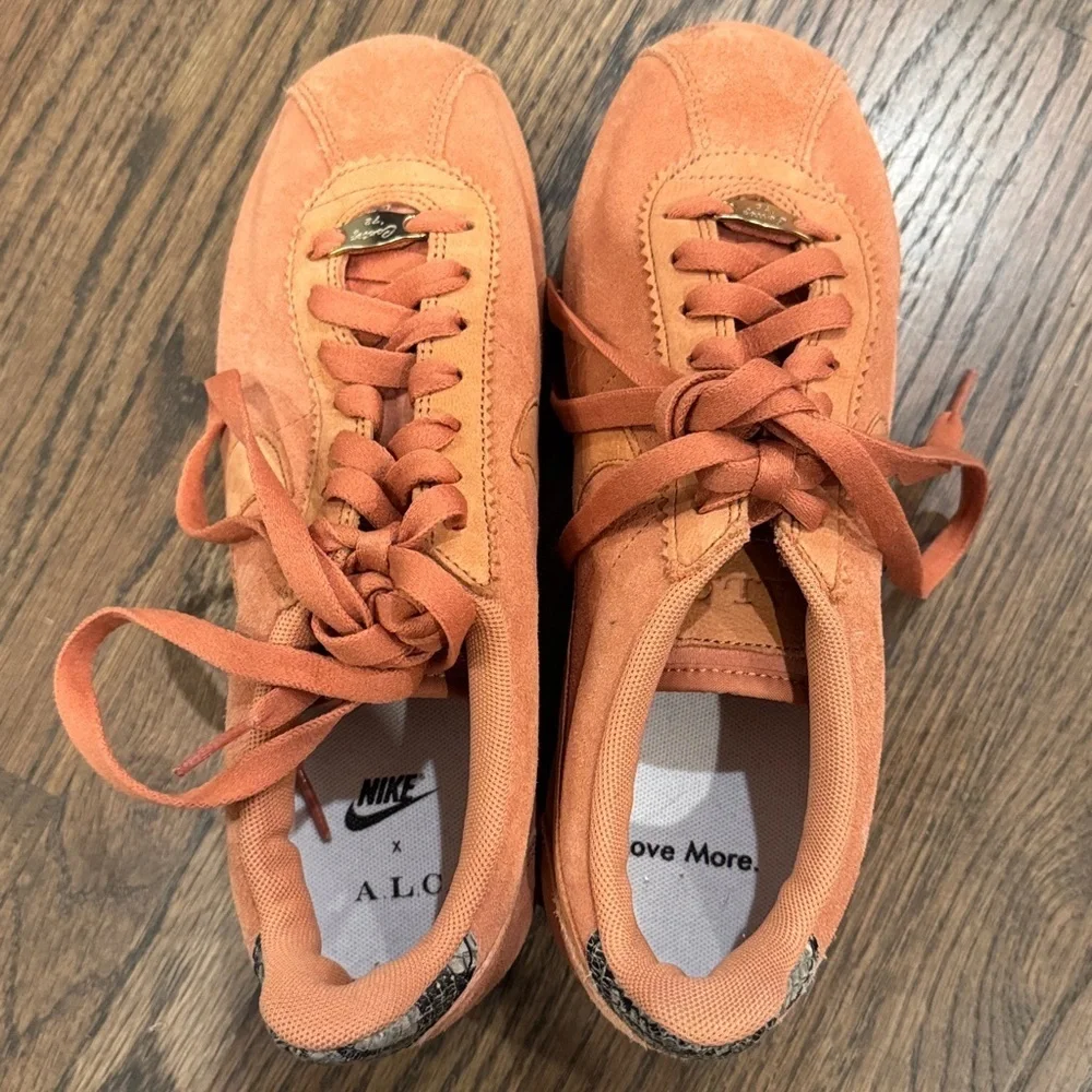 Nike classic Cortez ALC snakeskin blush 8.5